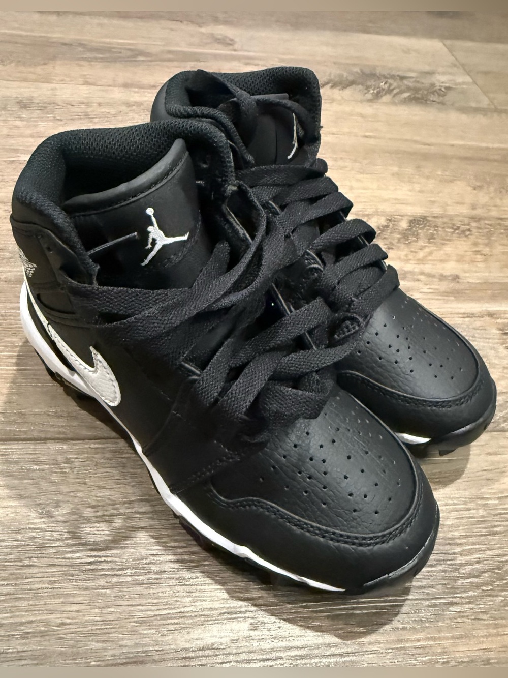 Air Jordan 1 Mid Kids Black and White Multi-Sport Cleats, 13C, NEW